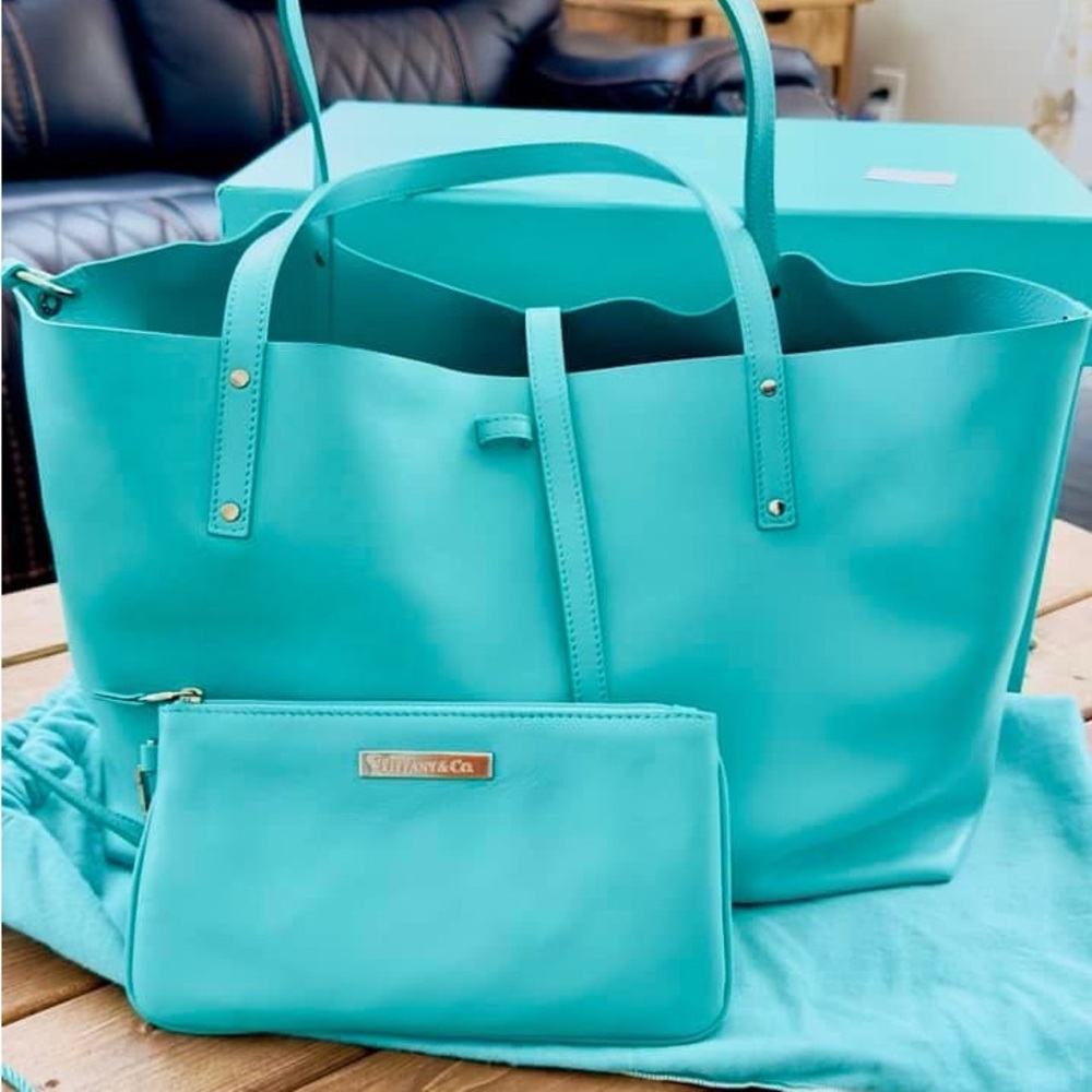 ❤️❤️SOLD❤️❤️Tiffany & Co. Blue Tote Bag with Elegant Design